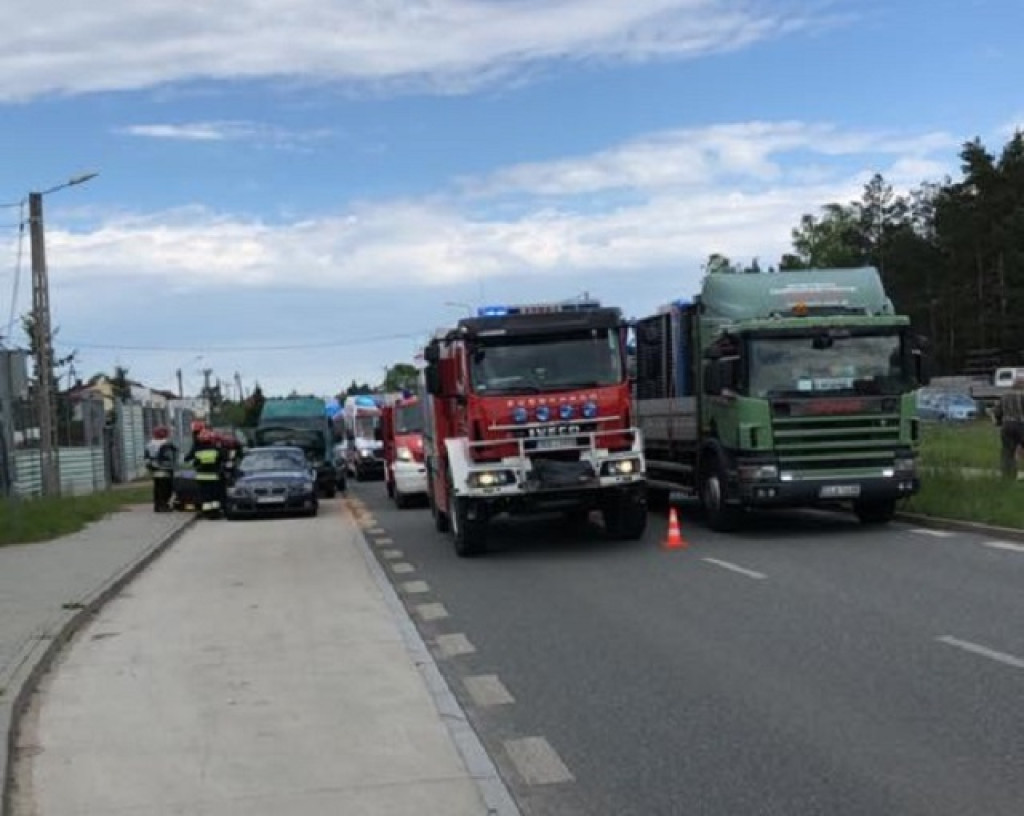 Zderzenie busa i dwóch samochodów osobowych w Wincentowie [zdjęcia]
