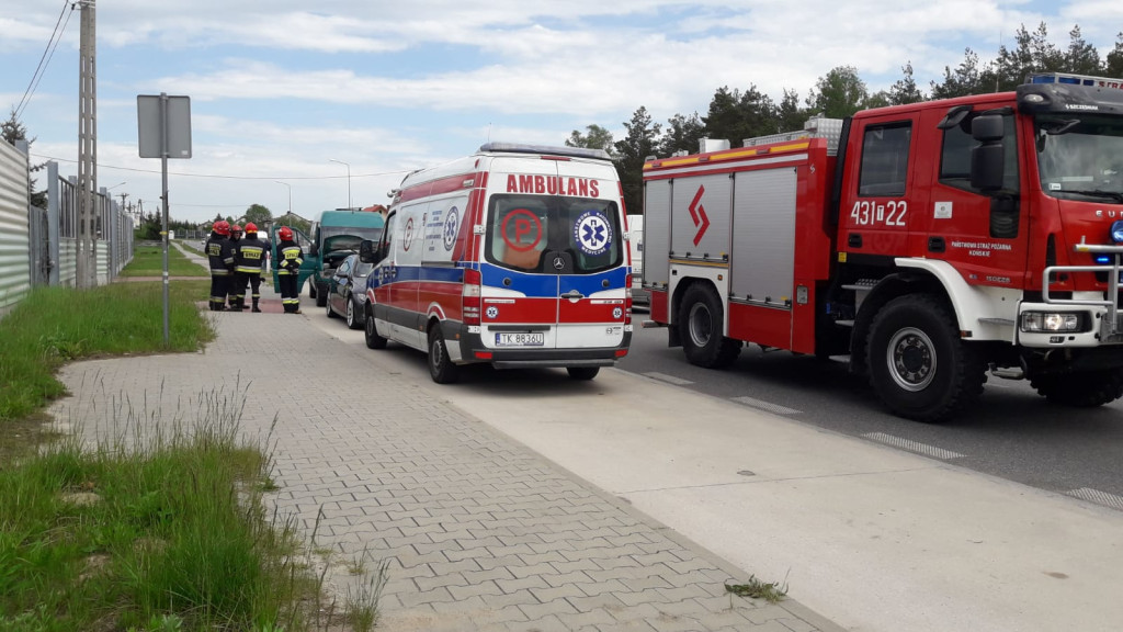 Zderzenie busa i dwóch samochodów osobowych w Wincentowie [zdjęcia]