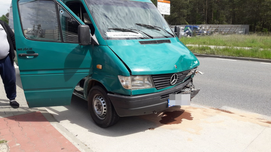 Zderzenie busa i dwóch samochodów osobowych w Wincentowie [zdjęcia]