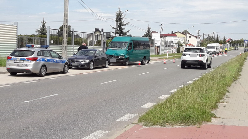 Zderzenie busa i dwóch samochodów osobowych w Wincentowie [zdjęcia]