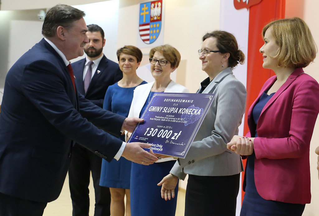 Miliony na drogi dla samorządów w powiecie koneckim! [zdjęcia]
