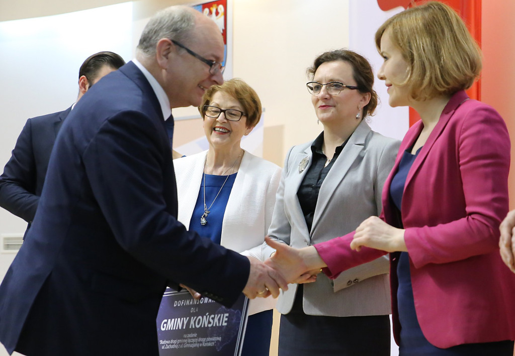 Miliony na drogi dla samorządów w powiecie koneckim! [zdjęcia]