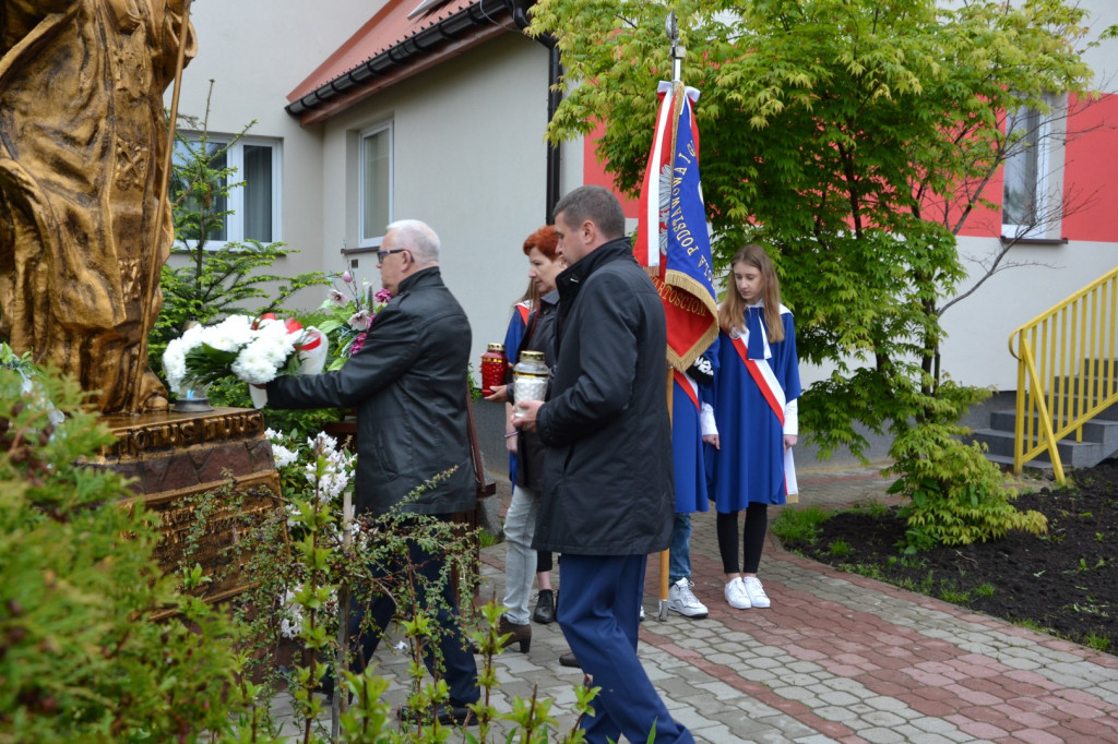 W Rogowie szkolna społeczność świętowała dzień patrona! [zdjęcia]