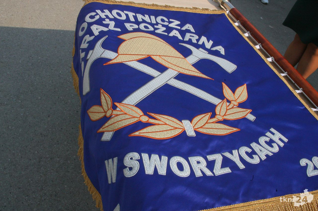 Strażackie Święto w Bedlnie. OSP Sworzyce otrzymały sztandar [wideo, zdjęcia]