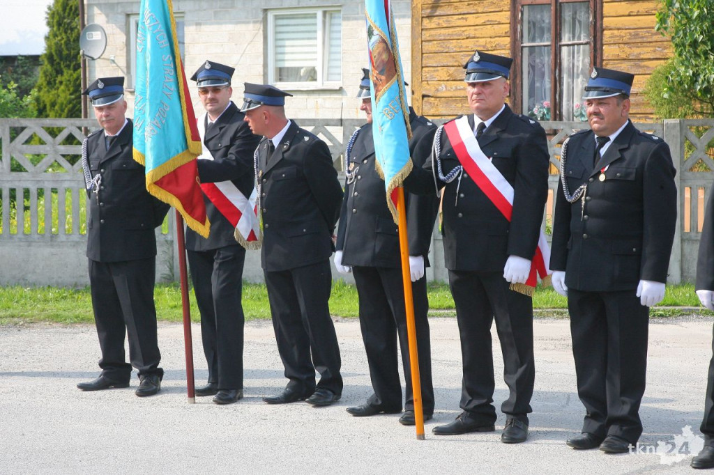 Strażackie Święto w Bedlnie. OSP Sworzyce otrzymały sztandar [wideo, zdjęcia]