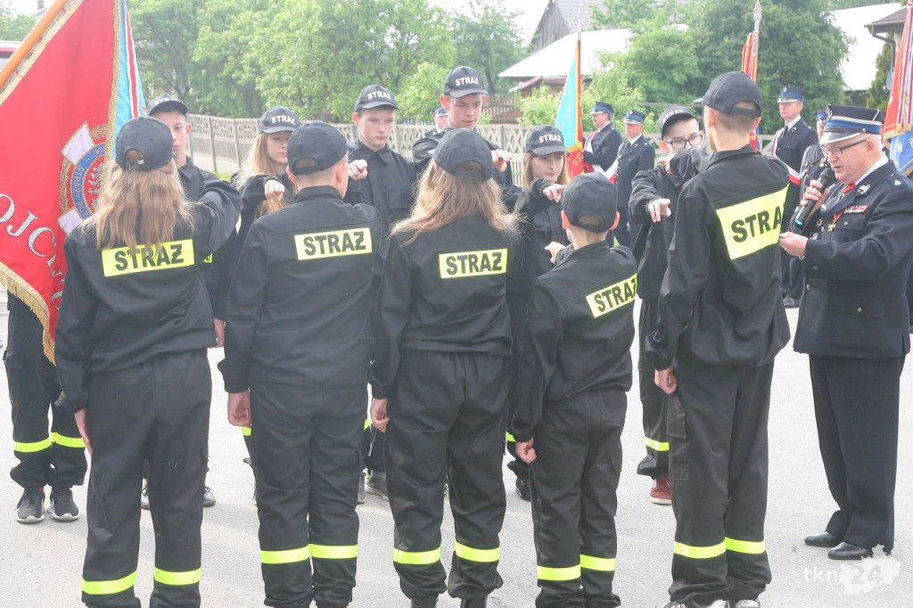 Strażackie Święto w Bedlnie. OSP Sworzyce otrzymały sztandar [wideo, zdjęcia]