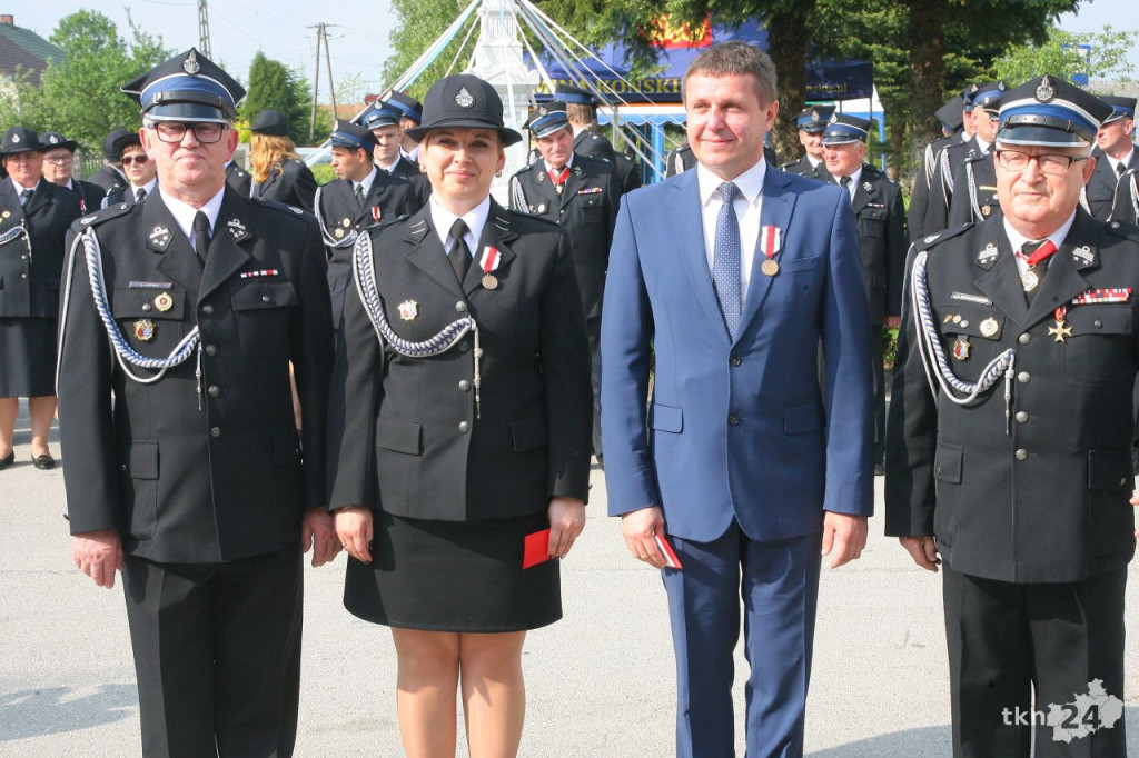 Strażackie Święto w Bedlnie. OSP Sworzyce otrzymały sztandar [wideo, zdjęcia]