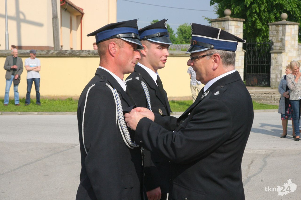 Strażackie Święto w Bedlnie. OSP Sworzyce otrzymały sztandar [wideo, zdjęcia]