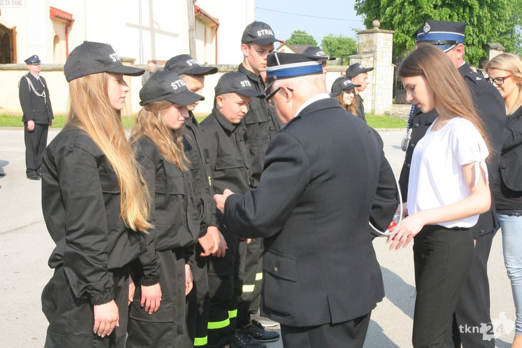 Strażackie Święto w Bedlnie. OSP Sworzyce otrzymały sztandar [wideo, zdjęcia]