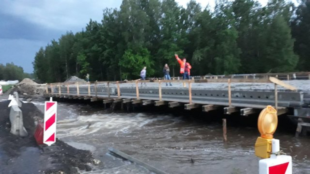 AKTUALIZACJA: Ulewa w gminie Radoszyce i drogowy kataklizm! [wideo, zdjęcia]