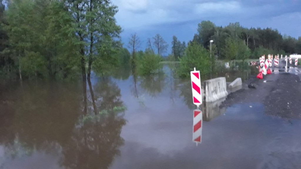 AKTUALIZACJA: Ulewa w gminie Radoszyce i drogowy kataklizm! [wideo, zdjęcia]