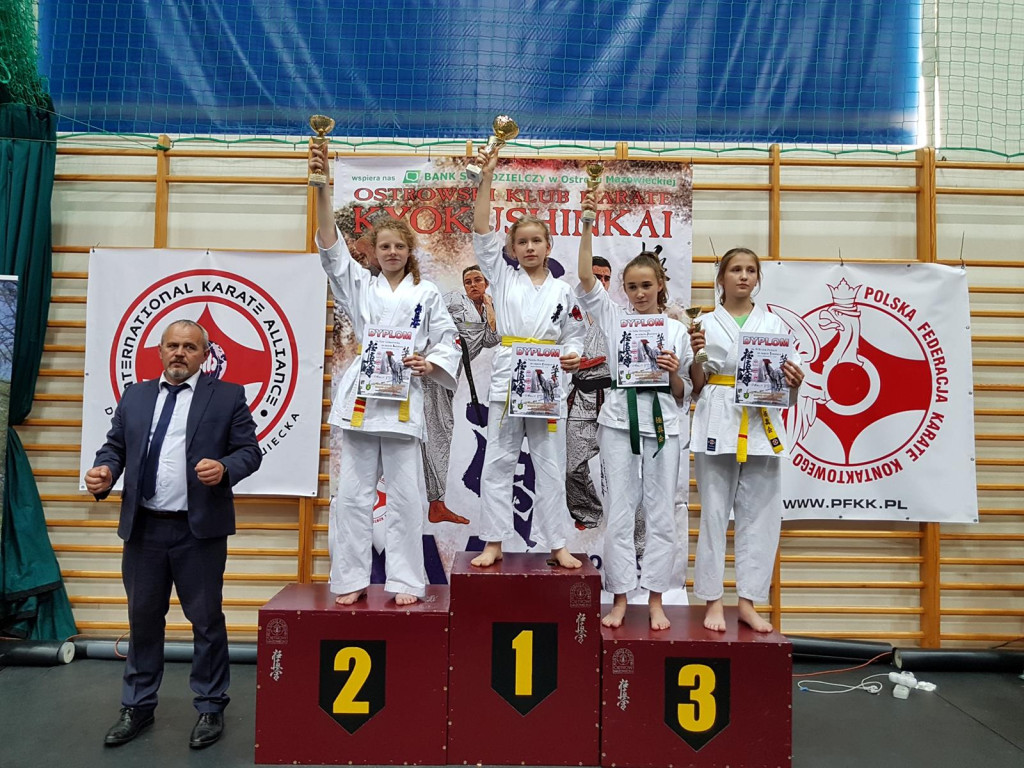 Medale z ostatnich turniejów dla sekcji karate z Niekłania Wielkiego [zdjęcia]