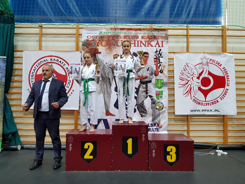 Medale z ostatnich turniejów dla sekcji karate z Niekłania Wielkiego [zdjęcia]