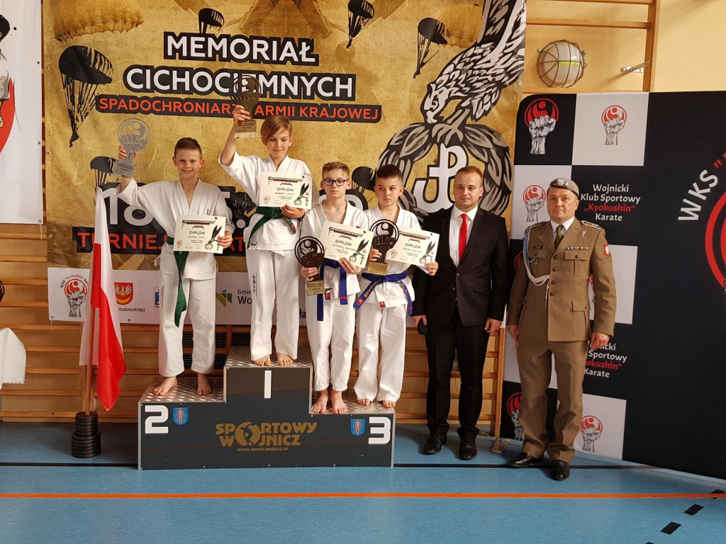 Medale z ostatnich turniejów dla sekcji karate z Niekłania Wielkiego [zdjęcia]