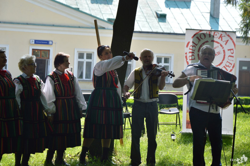 `Jak nie czytam, jak czytam`. Udany happening w klimatach folkloru [zdjęcia, wideo]