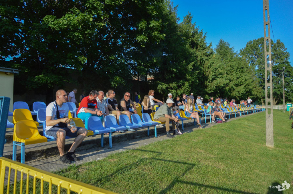 WIDEO: Neptun i Partyzant zwyciężają niemal na finiszu rozgrywek