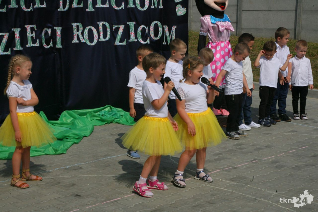 Smyków: Festyn przy przedszkolu i poświęcenie budynku [wideo, zdjęcia]