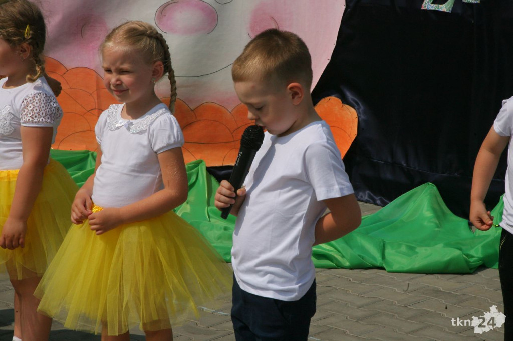 Smyków: Festyn przy przedszkolu i poświęcenie budynku [wideo, zdjęcia]