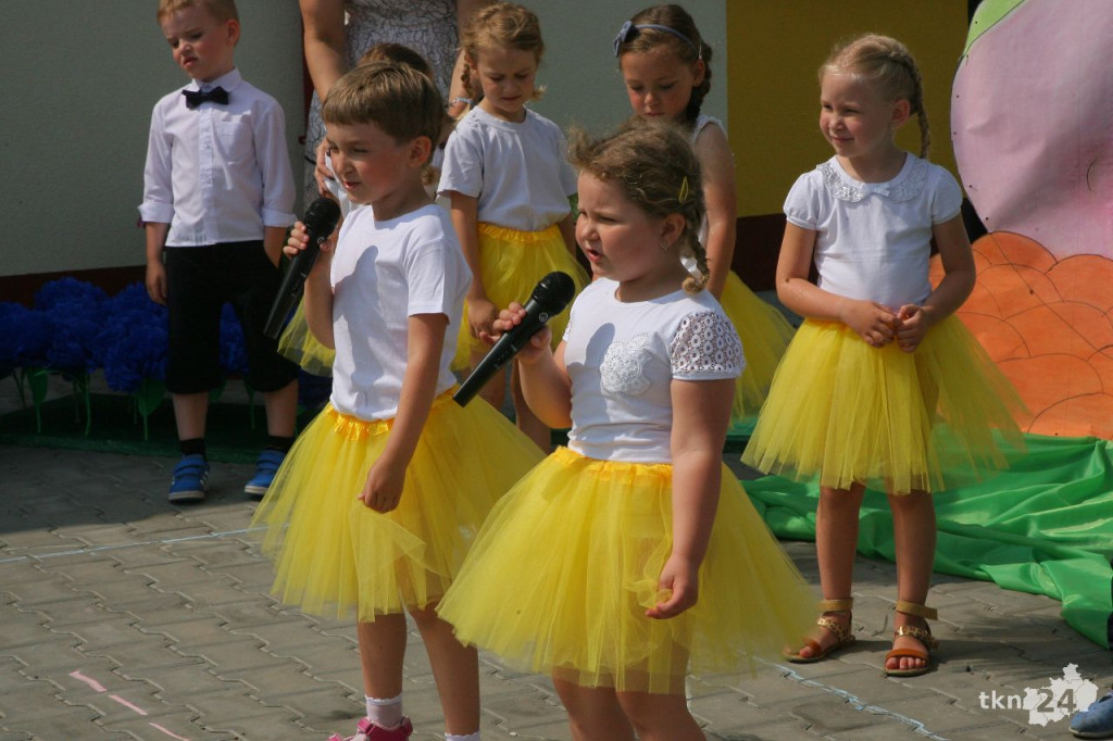 Smyków: Festyn przy przedszkolu i poświęcenie budynku [wideo, zdjęcia]