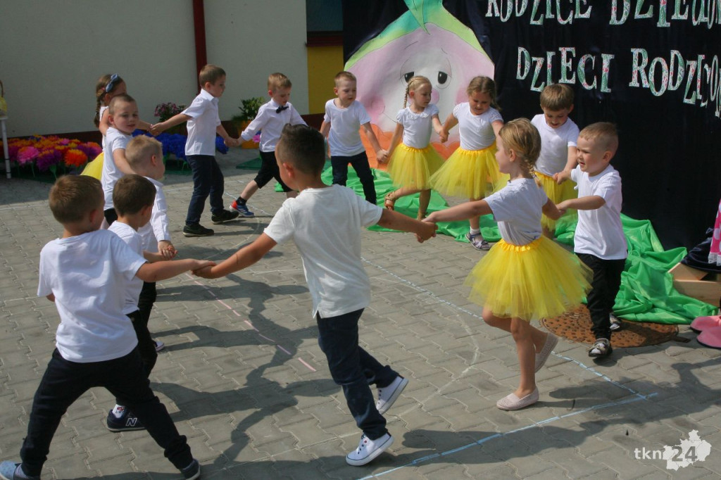 Smyków: Festyn przy przedszkolu i poświęcenie budynku [wideo, zdjęcia]
