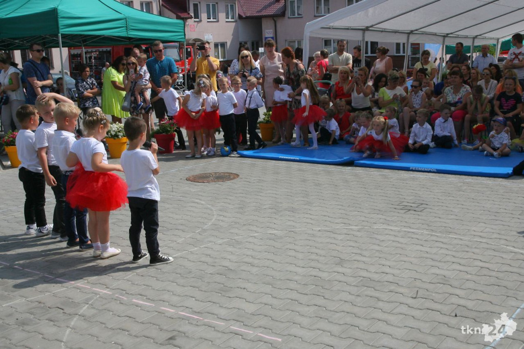 Smyków: Festyn przy przedszkolu i poświęcenie budynku [wideo, zdjęcia]
