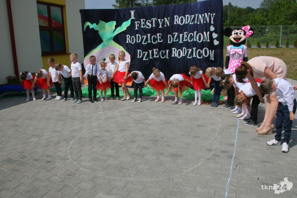 Smyków: Festyn przy przedszkolu i poświęcenie budynku [wideo, zdjęcia]
