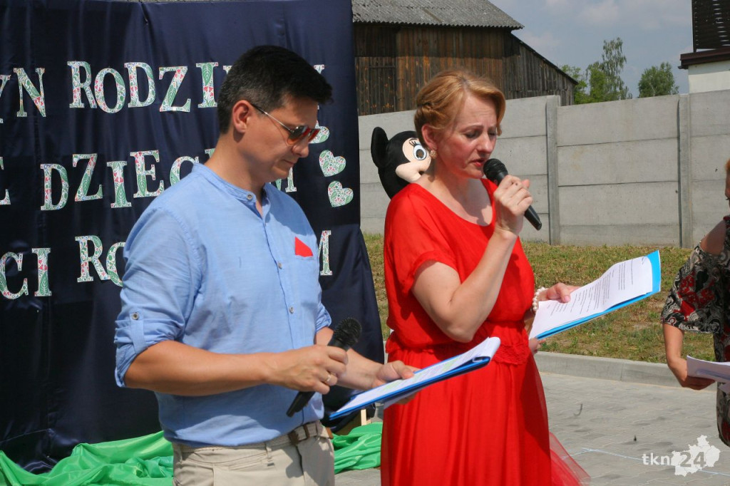 Smyków: Festyn przy przedszkolu i poświęcenie budynku [wideo, zdjęcia]