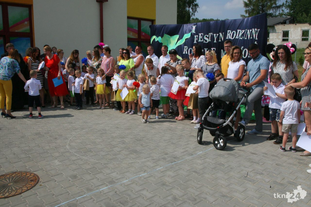 Smyków: Festyn przy przedszkolu i poświęcenie budynku [wideo, zdjęcia]