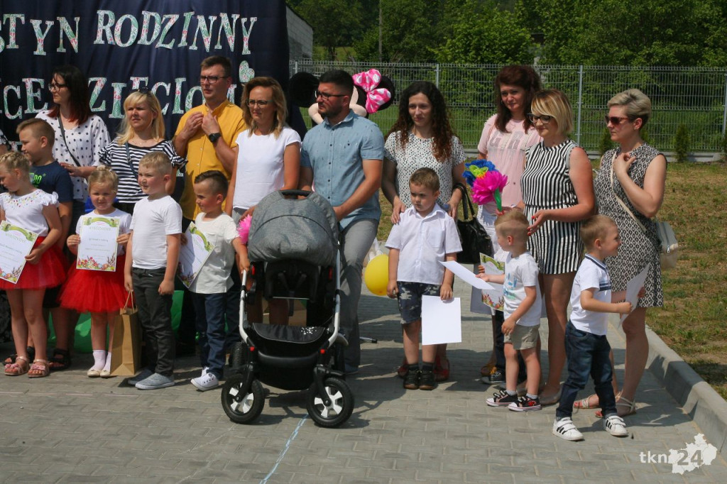 Smyków: Festyn przy przedszkolu i poświęcenie budynku [wideo, zdjęcia]