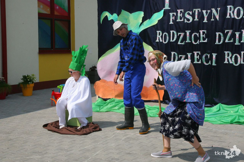 Smyków: Festyn przy przedszkolu i poświęcenie budynku [wideo, zdjęcia]