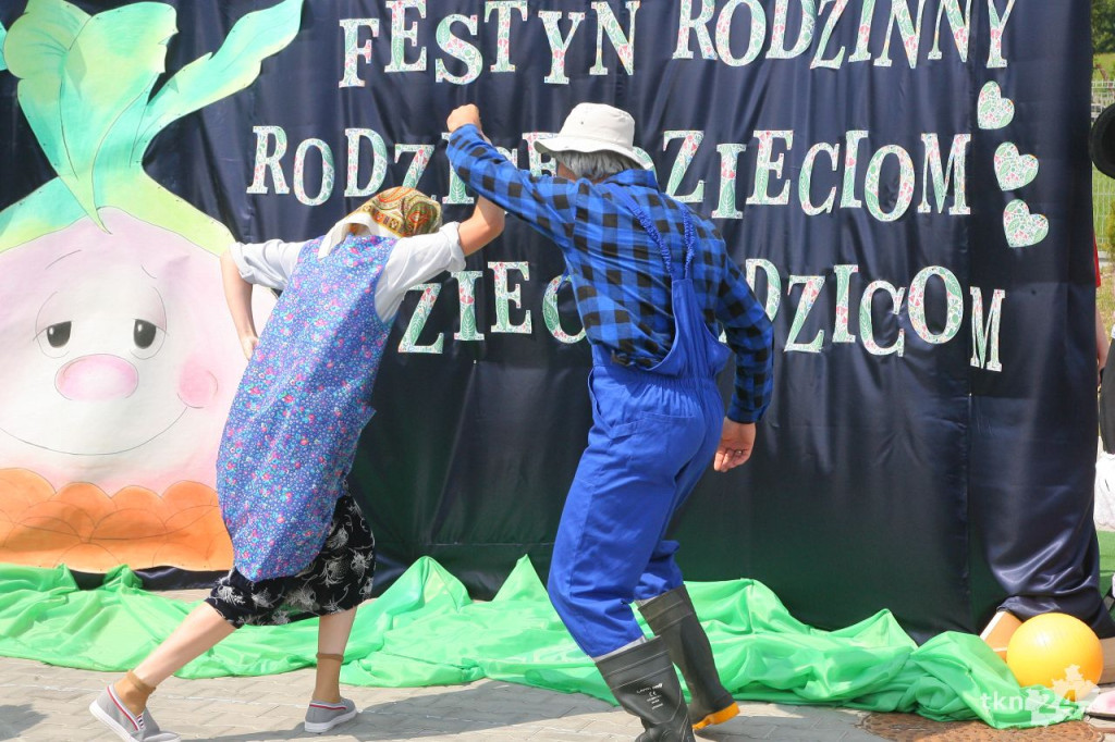 Smyków: Festyn przy przedszkolu i poświęcenie budynku [wideo, zdjęcia]