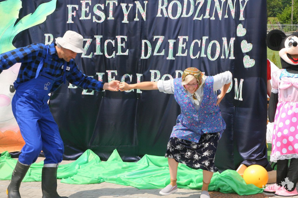 Smyków: Festyn przy przedszkolu i poświęcenie budynku [wideo, zdjęcia]