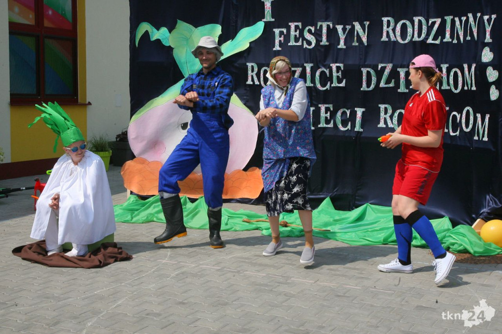 Smyków: Festyn przy przedszkolu i poświęcenie budynku [wideo, zdjęcia]