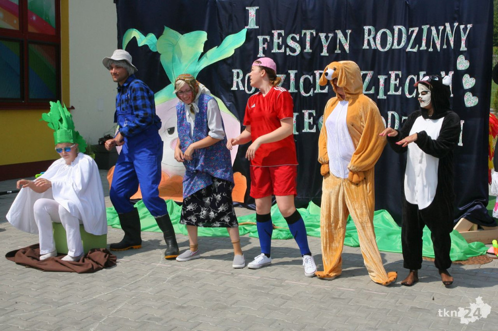 Smyków: Festyn przy przedszkolu i poświęcenie budynku [wideo, zdjęcia]