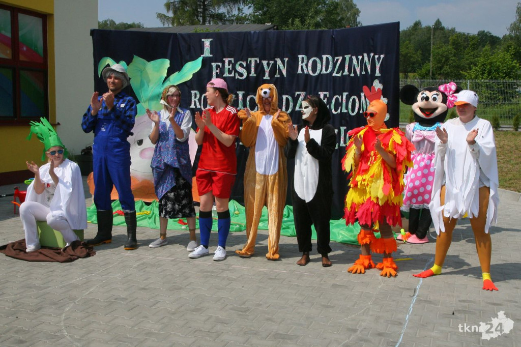 Smyków: Festyn przy przedszkolu i poświęcenie budynku [wideo, zdjęcia]
