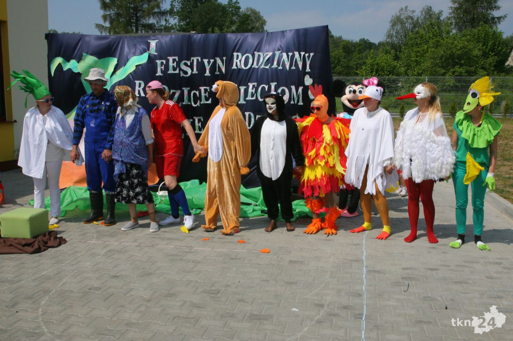 Smyków: Festyn przy przedszkolu i poświęcenie budynku [wideo, zdjęcia]