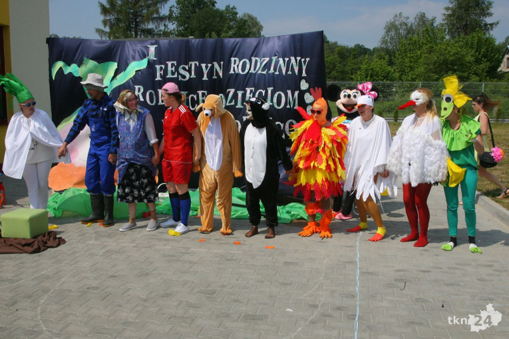 Smyków: Festyn przy przedszkolu i poświęcenie budynku [wideo, zdjęcia]
