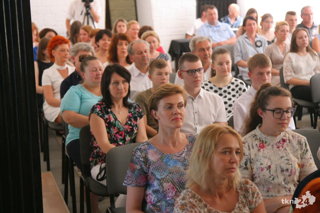 Poznajcie wybitnych uczniów z gminy Końskie! W środę zostali nagrodzeni! [wideo, zdjęcia]