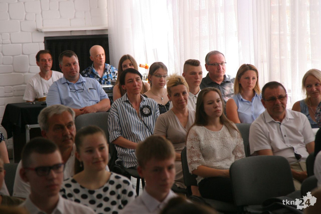 Poznajcie wybitnych uczniów z gminy Końskie! W środę zostali nagrodzeni! [wideo, zdjęcia]