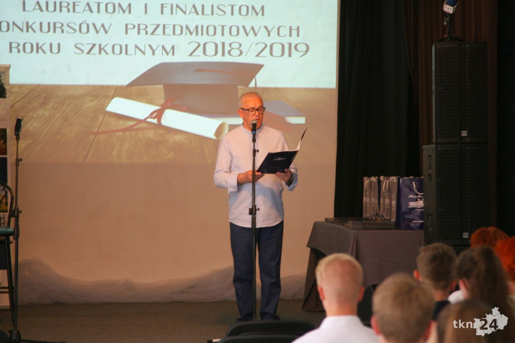 Poznajcie wybitnych uczniów z gminy Końskie! W środę zostali nagrodzeni! [wideo, zdjęcia]