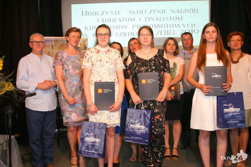 Poznajcie wybitnych uczniów z gminy Końskie! W środę zostali nagrodzeni! [wideo, zdjęcia]