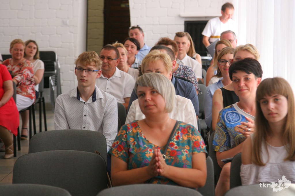 Poznajcie wybitnych uczniów z gminy Końskie! W środę zostali nagrodzeni! [wideo, zdjęcia]