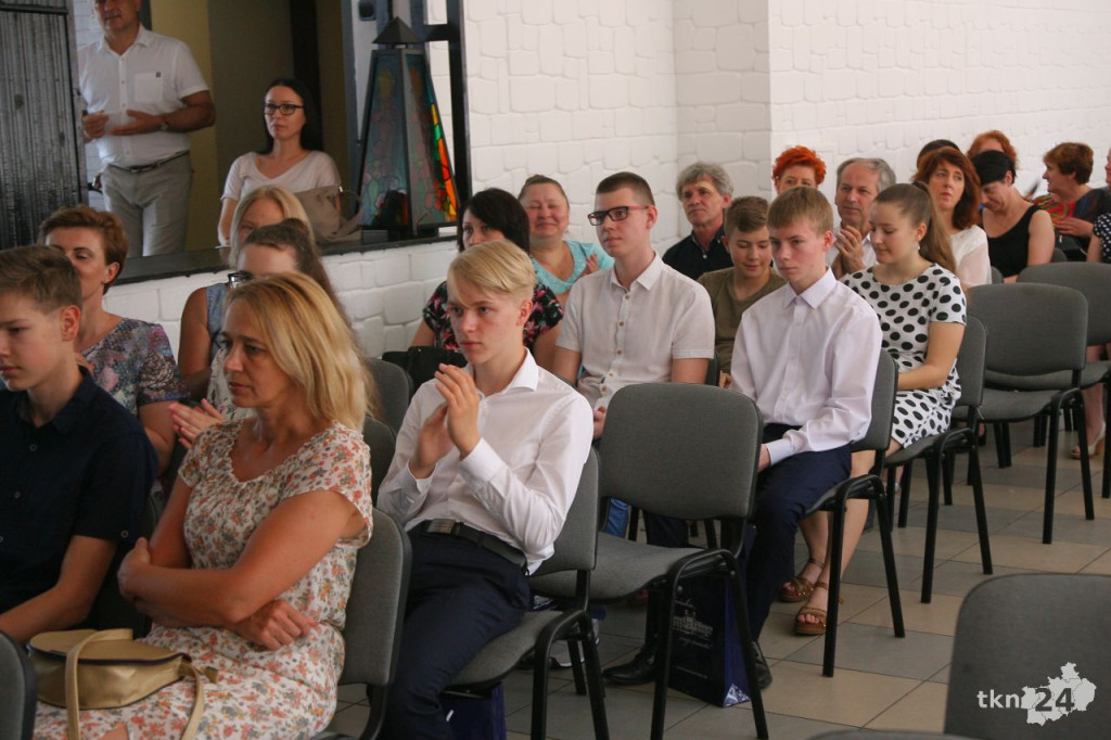 Poznajcie wybitnych uczniów z gminy Końskie! W środę zostali nagrodzeni! [wideo, zdjęcia]