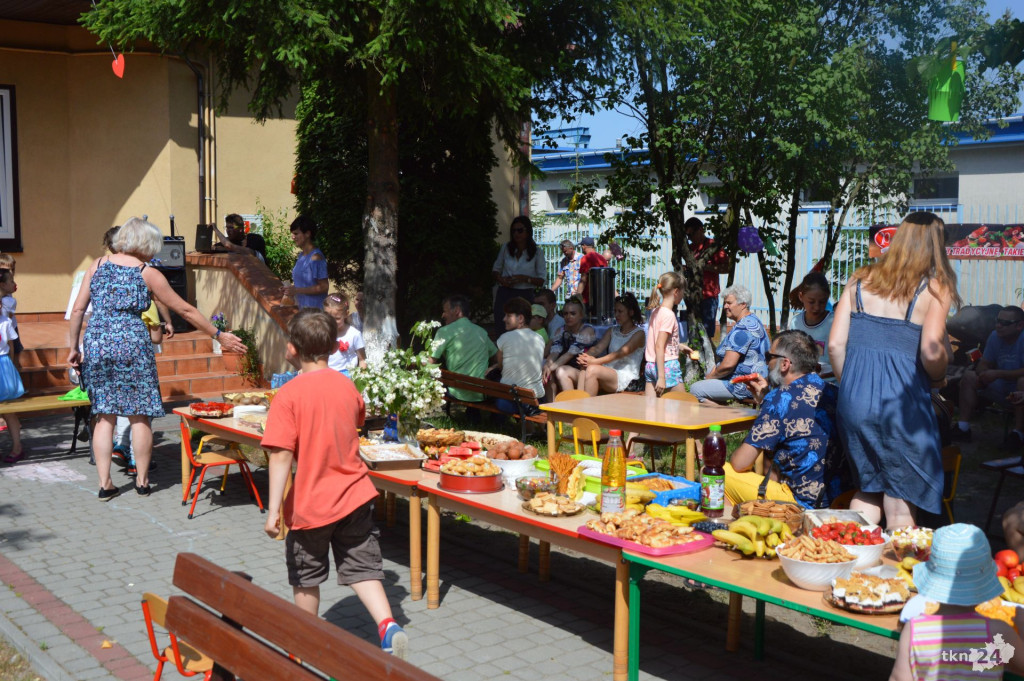 Kolorowy piknik rodzinny w Przedszkolu nr 1 [zdjęcia]