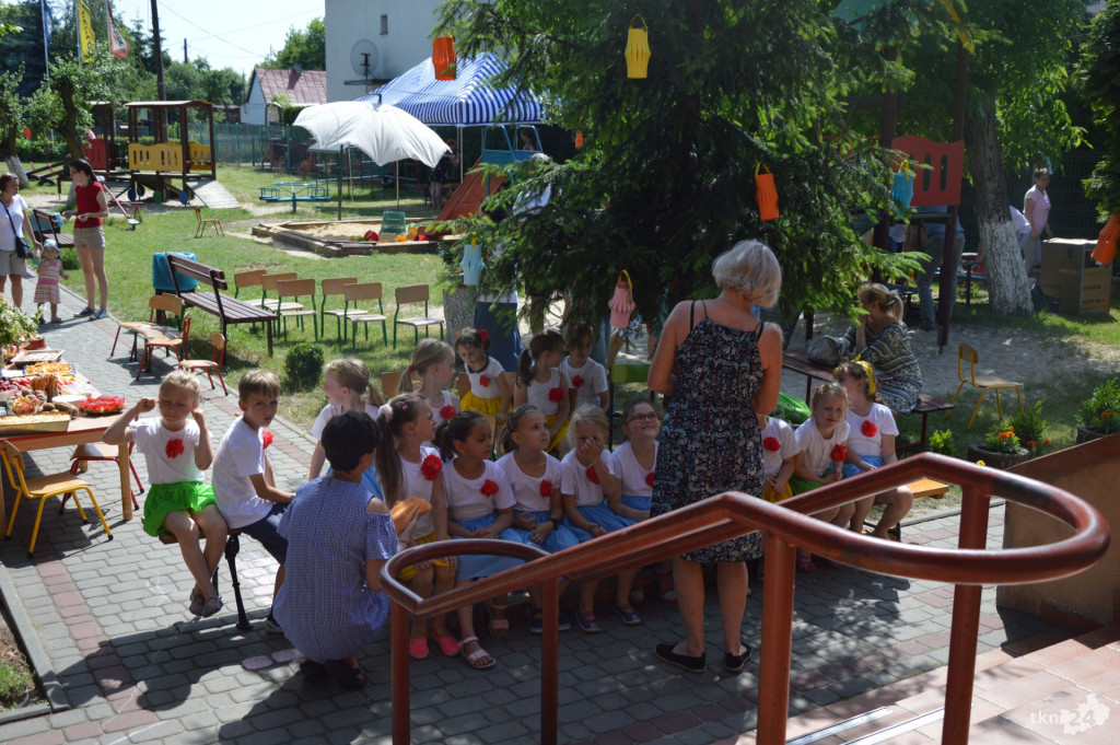 Kolorowy piknik rodzinny w Przedszkolu nr 1 [zdjęcia]