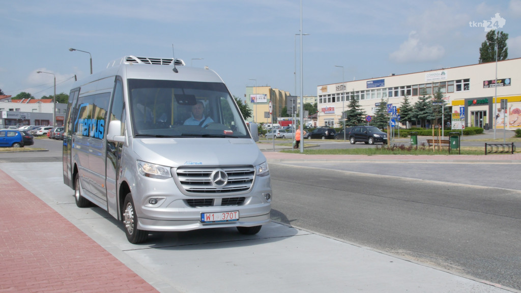 Gmina zaprezentowała miejskie autobusy. Wciąż można zdecydować o ich kolorystyce [wideo, zdjęcia]