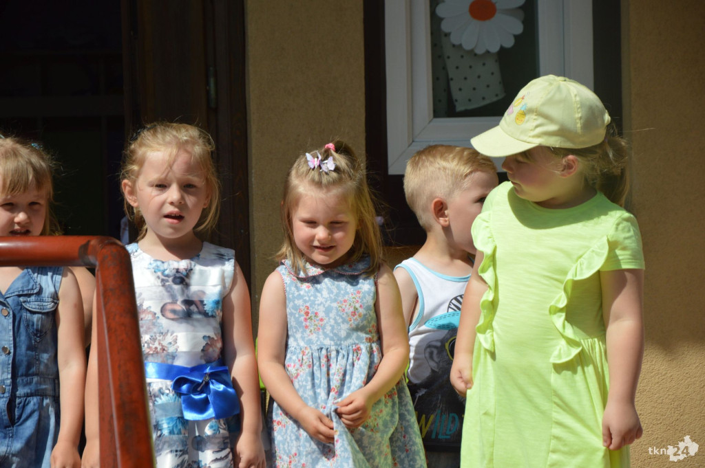 Kolorowy piknik rodzinny w Przedszkolu nr 1 [zdjęcia]