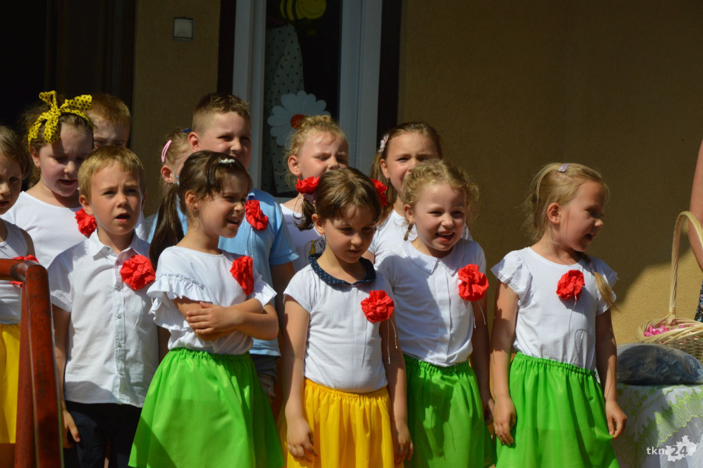 Kolorowy piknik rodzinny w Przedszkolu nr 1 [zdjęcia]