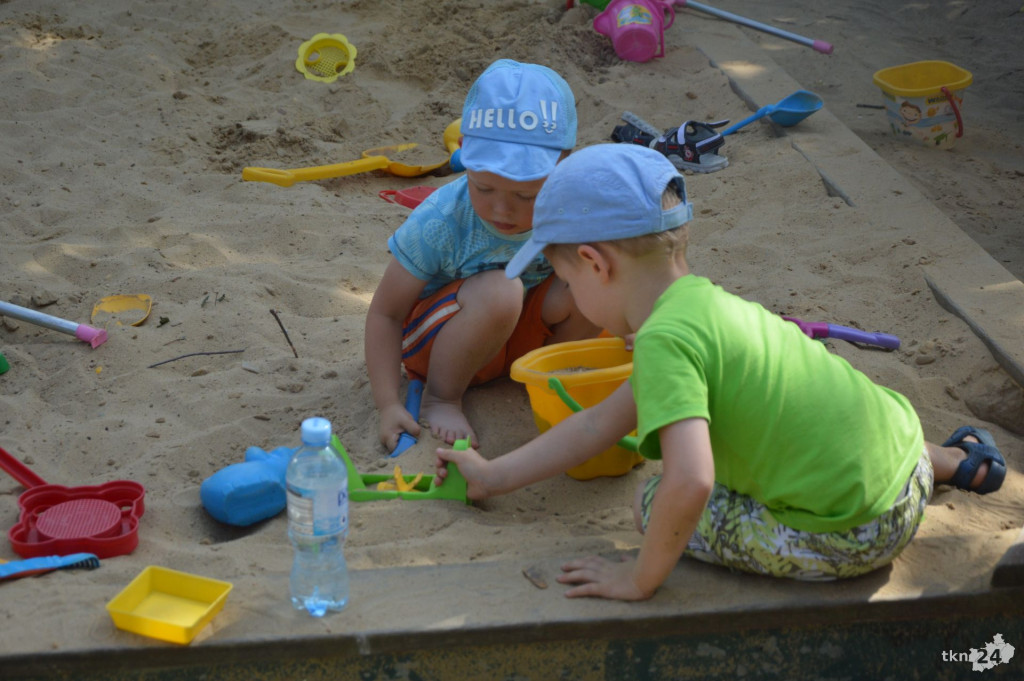 Kolorowy piknik rodzinny w Przedszkolu nr 1 [zdjęcia]
