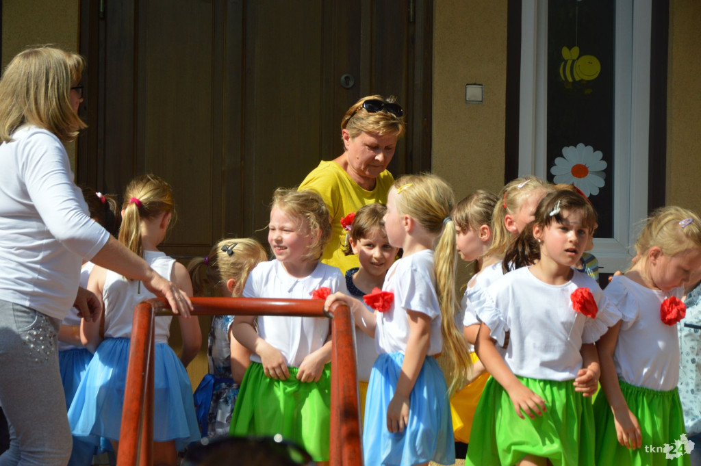 Kolorowy piknik rodzinny w Przedszkolu nr 1 [zdjęcia]